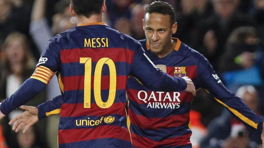Messi i Neymar celebrant un dels quatre gols dels blaugrana.