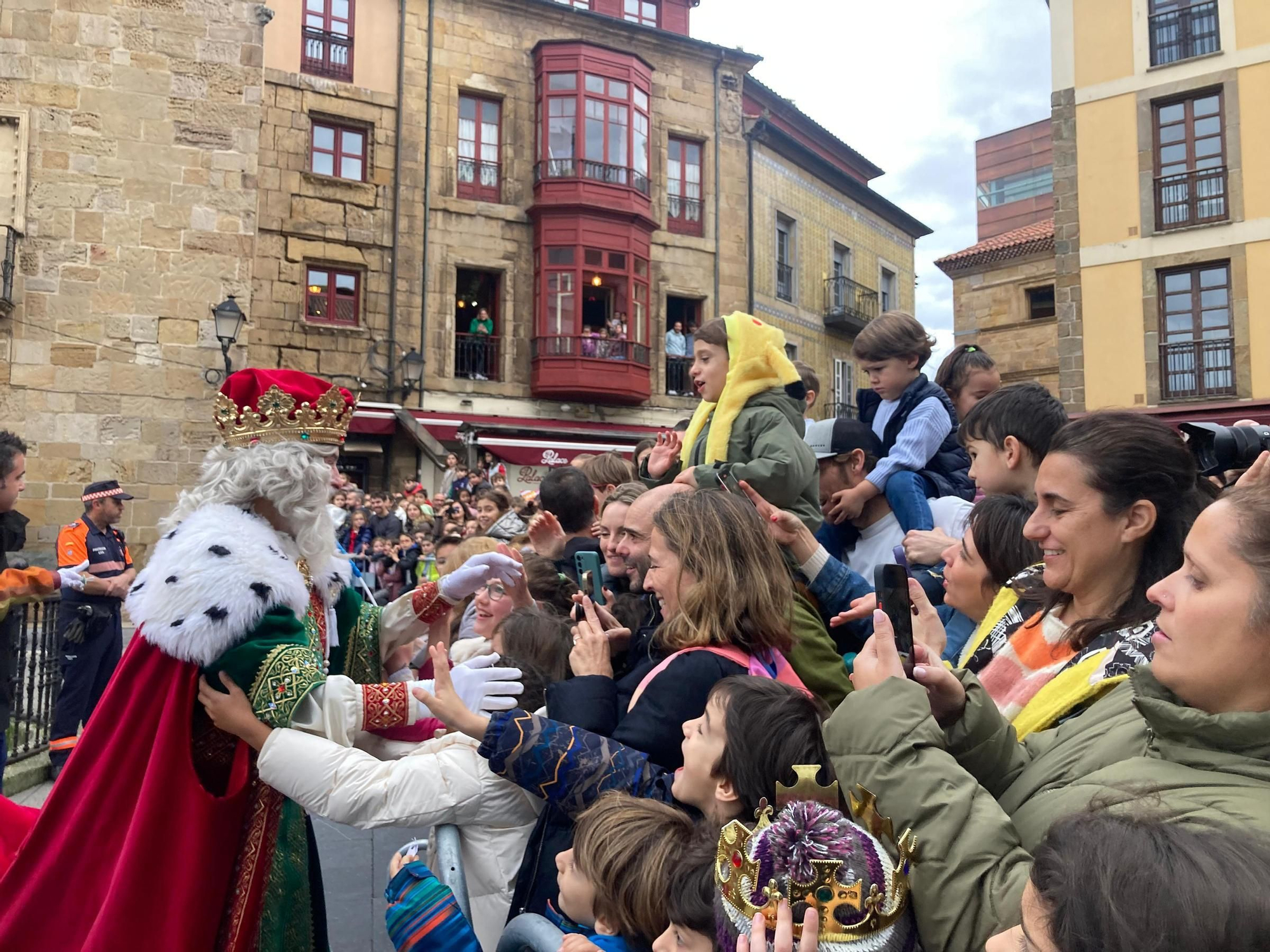 En imágenes: Los Reyes Magos desembarcan en Gijón