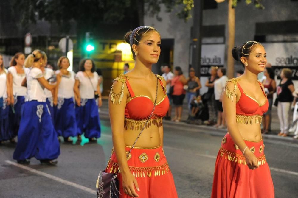 Desfile de Moros y Cristianos por las calles de Mu