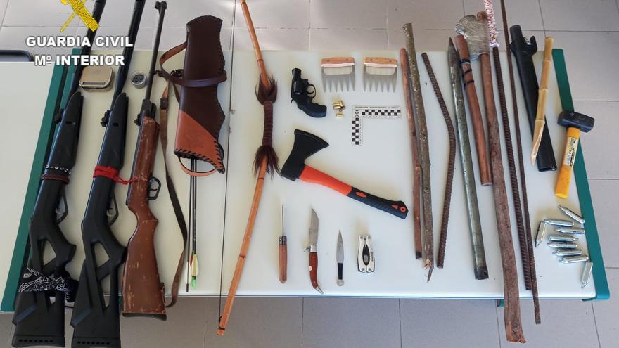 Detienen a un hombre en A Coruña por amenazar a sus padres y le descubren un arsenal de armas ilegales