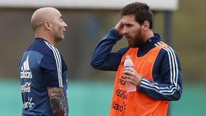 Sampaoli y Messi, en un entrenamiento de la selección argentina.