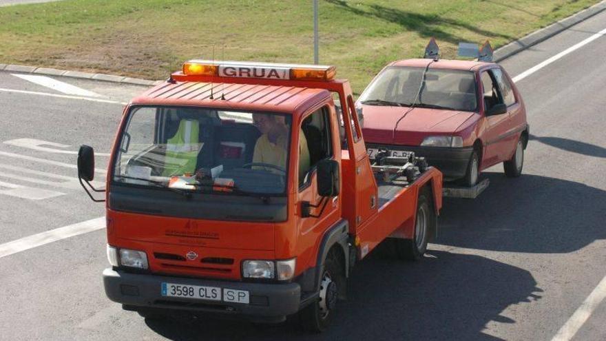 La grúa es cuatro veces más cara en Zaragoza que en Melilla, según la OCU