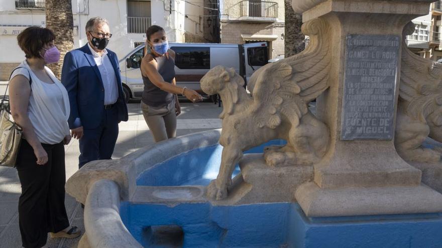 En Canet, Martí estuvo acompañado por la alcaldesa, María Ángeles Pallarés.