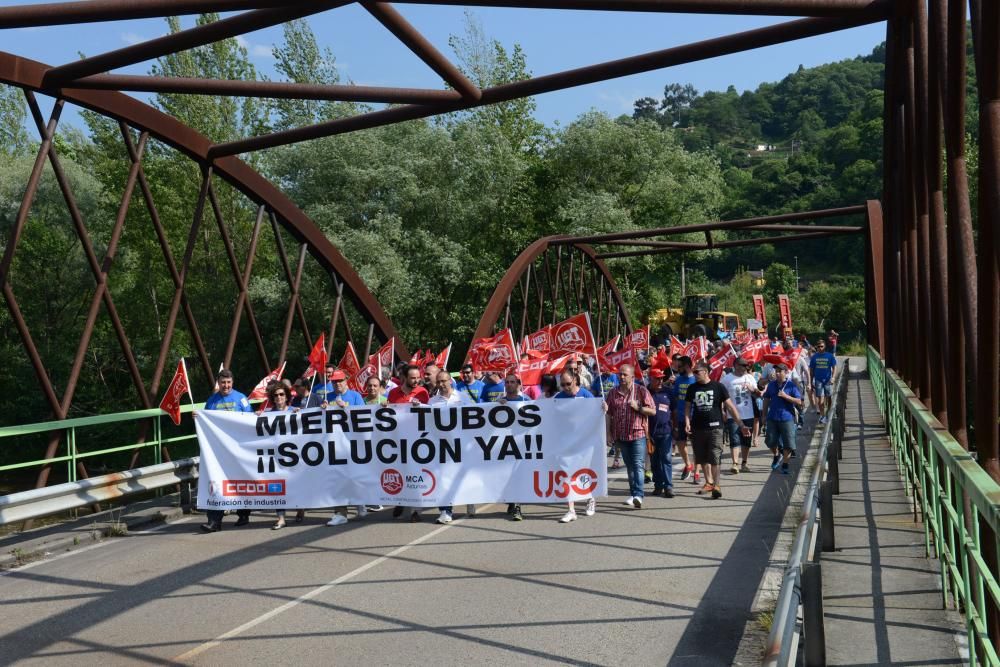 Marcha protesta de Mieres Tubos