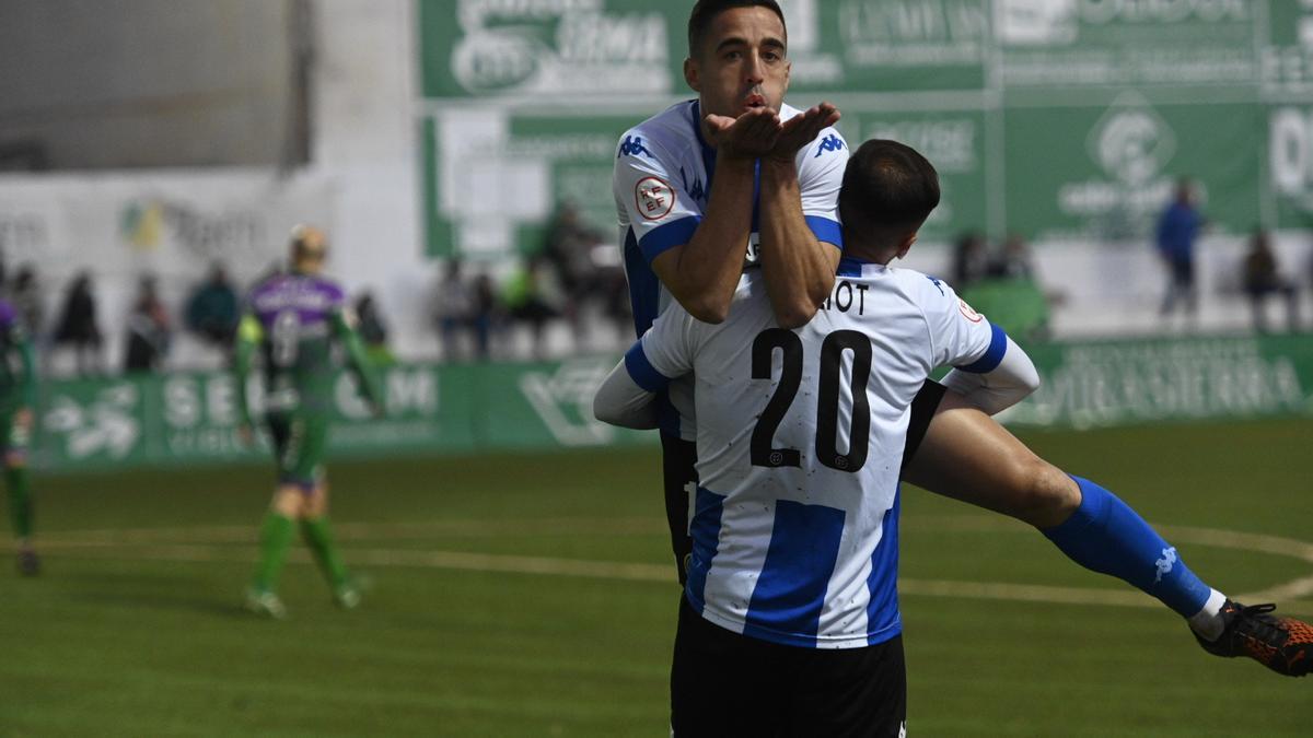 Pedro Sánchez pone la firma al triunfo del Hércules en Mancha Real (1-2)