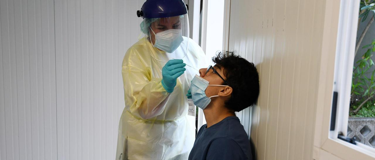 Cribado al alumnado en el Hospital Provincial de Pontevedra.