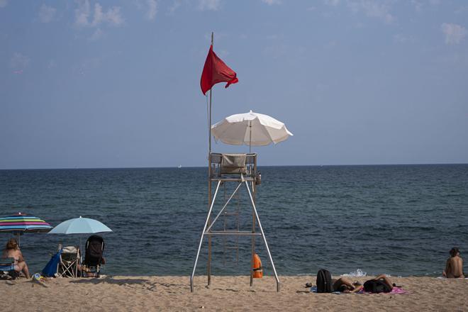 Prohibido el baño en las playas de Badalona, Montgat y Sant Adrià por la mala calidad del agua tras las últimas lluvias