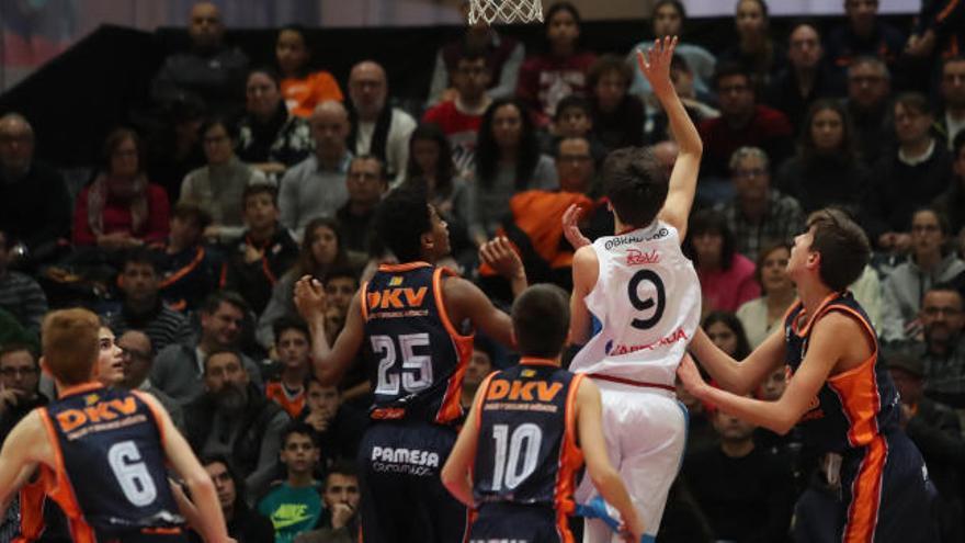 Partido del Valencia Basket en la fase previa de la Minicopa.