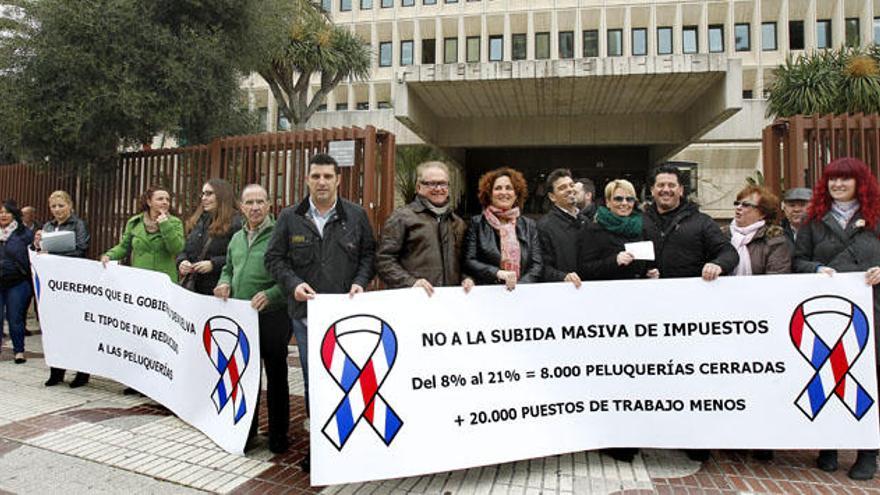 La protesta, ante el edificio de Hacienda.