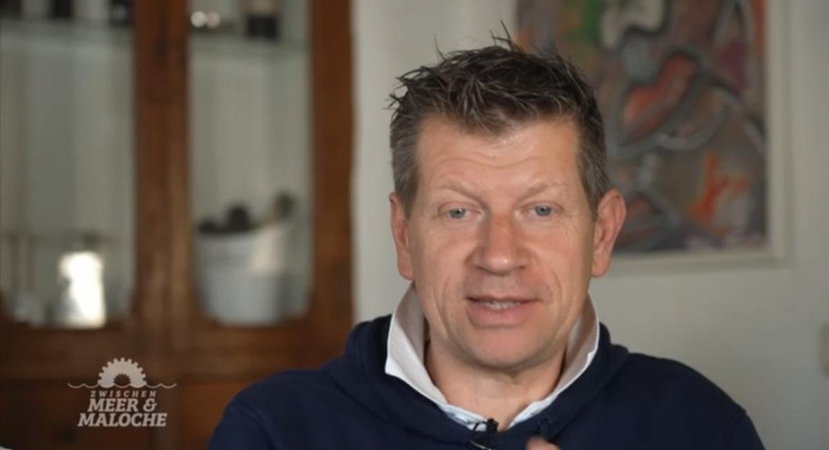 Daniel Pfaff hat eine Idee: die Gläserspülmaschine aus dem Stadl könnte den Tag retten.