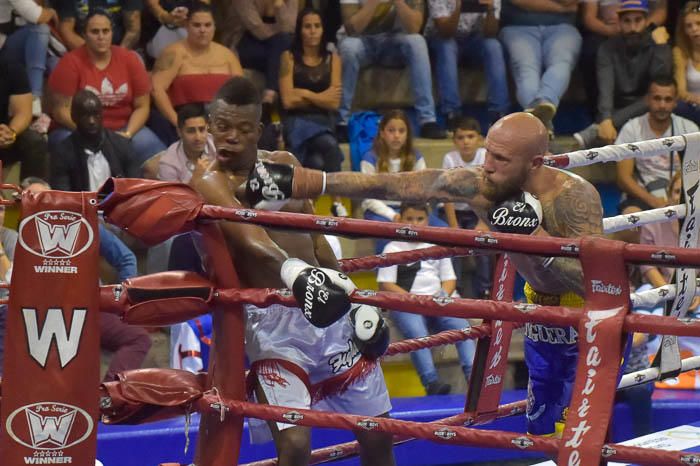 Velada de boxeo en La Gallera