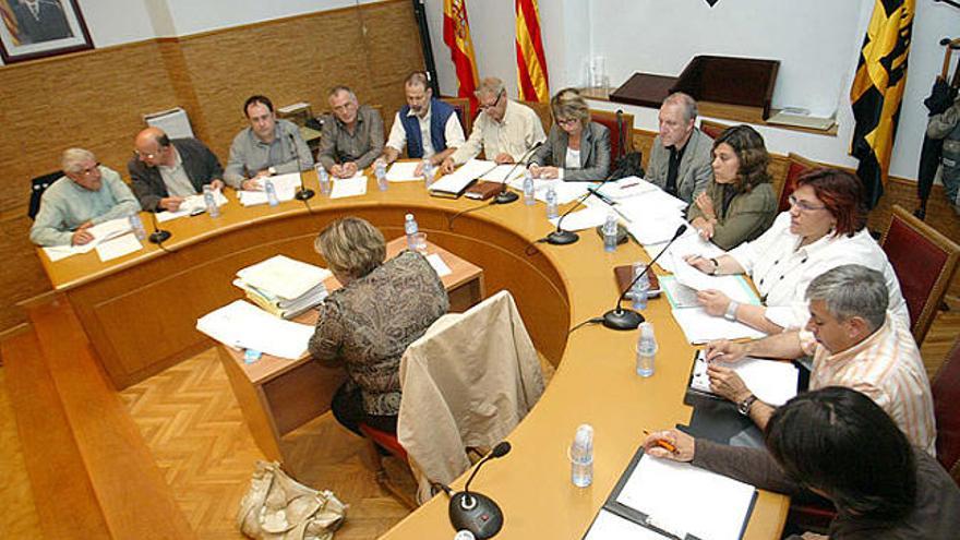 El plenari de Vidreres es compon del PSC i ICV al govern en minoria i ERC, CiU, GdP i PCCV, a l&#039;oposició.