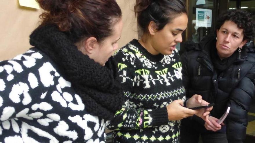 Lorena González, Lara Sánchez y la edil.