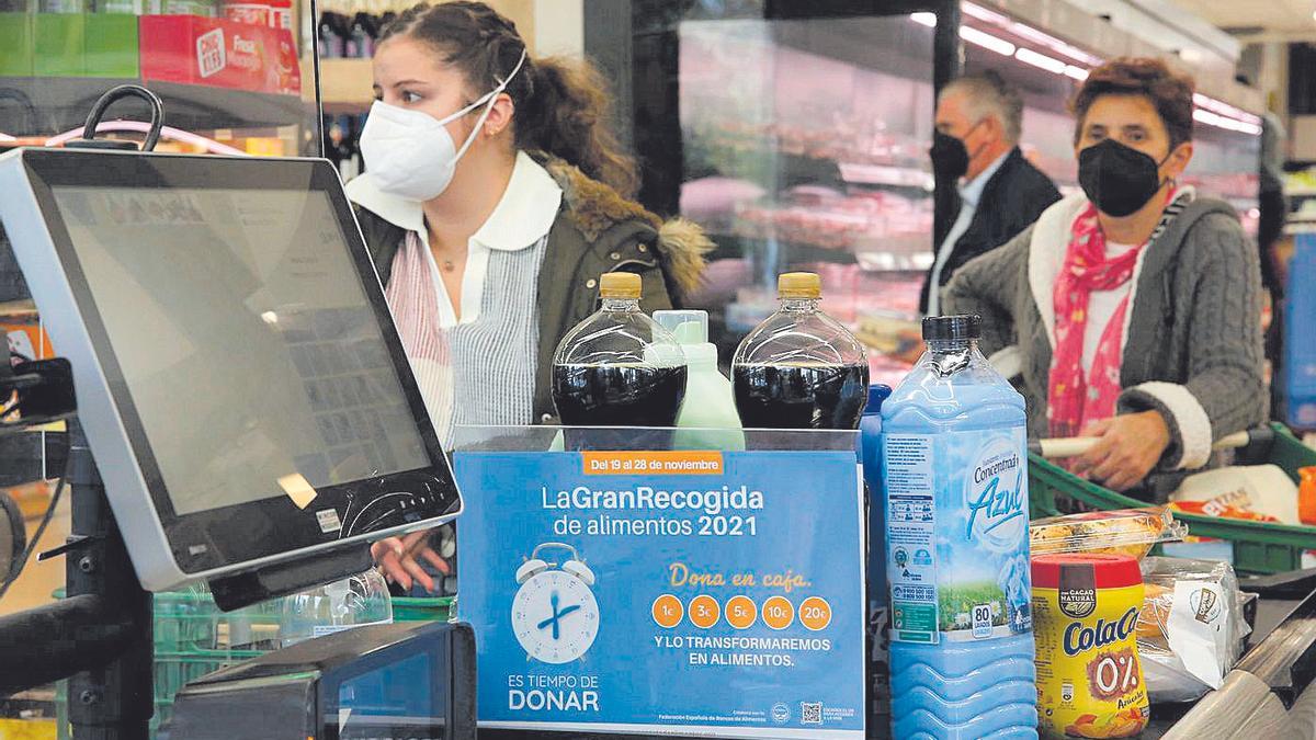 Cartel en la caja de un supermercado de Córdoba.