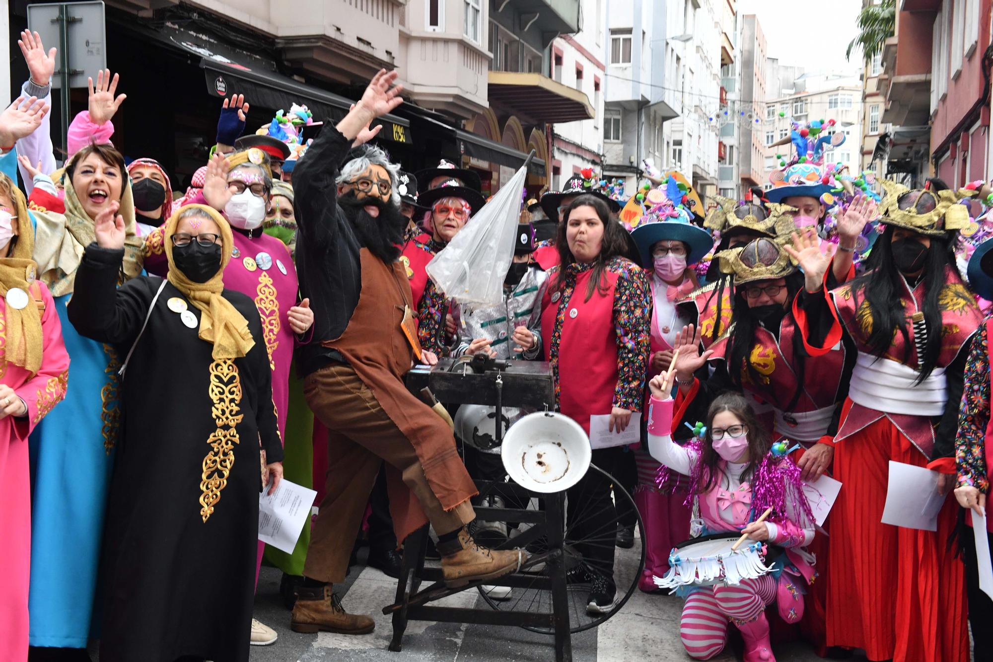 Martes de Carnaval: ofrendas florales en honor a los 'choqueiros' de la ciudad