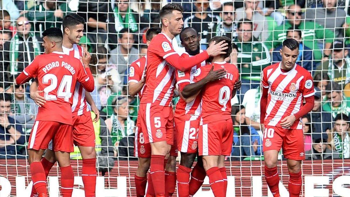 El Girona durante el partido en el Villamarín