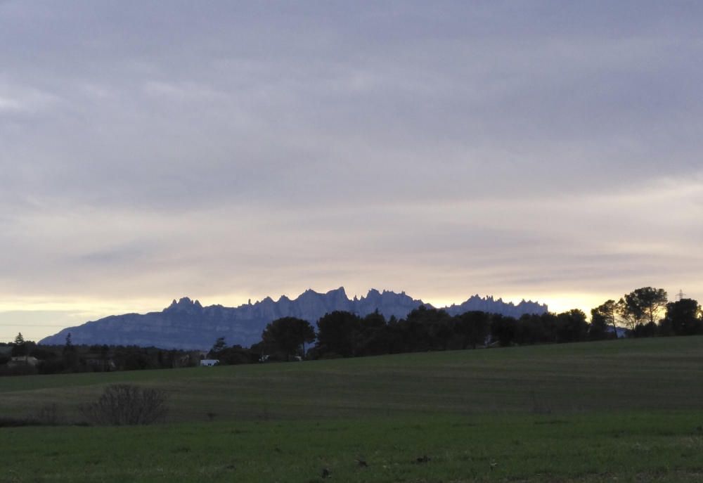 Montserrat des del camí de les Brucardes a Sant Benet.