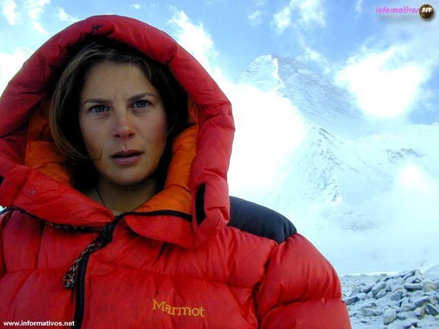 Araceli Segarra, la primera mujer española en subir al Everest lo hizo en mayo de 1996, la misma fecha que se produjo la gran tragedia en la que catorce alpinistas perdieron su vida durante la temporada de escalada a la mítica cima.