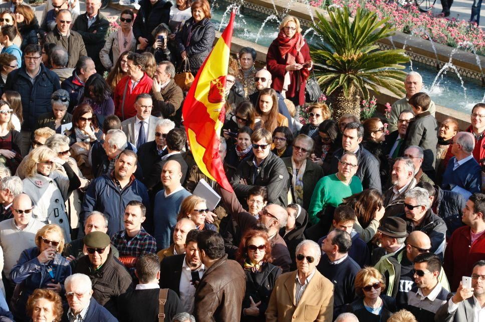 Los cofrades se manifiestan por la Semana Santa tradicional