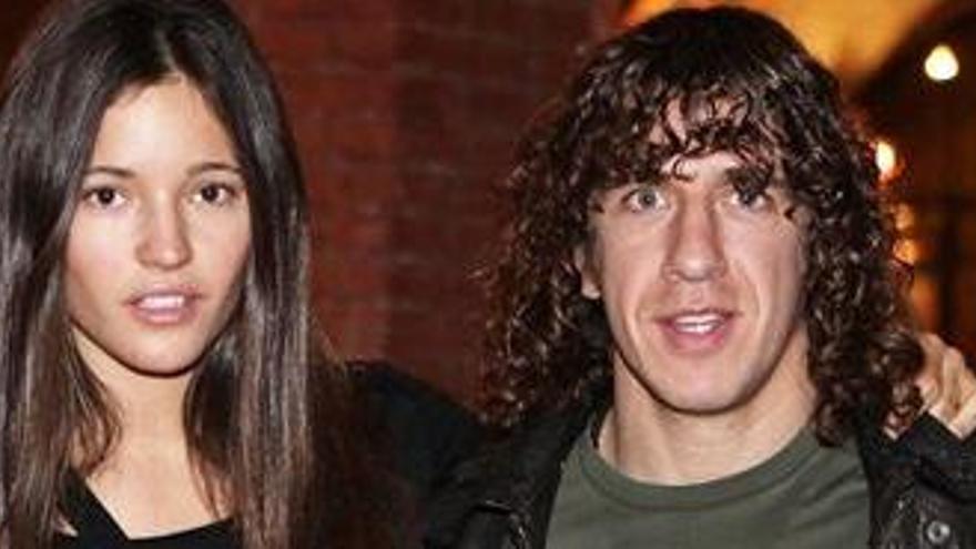 Carles Puyol y Malena Costa.