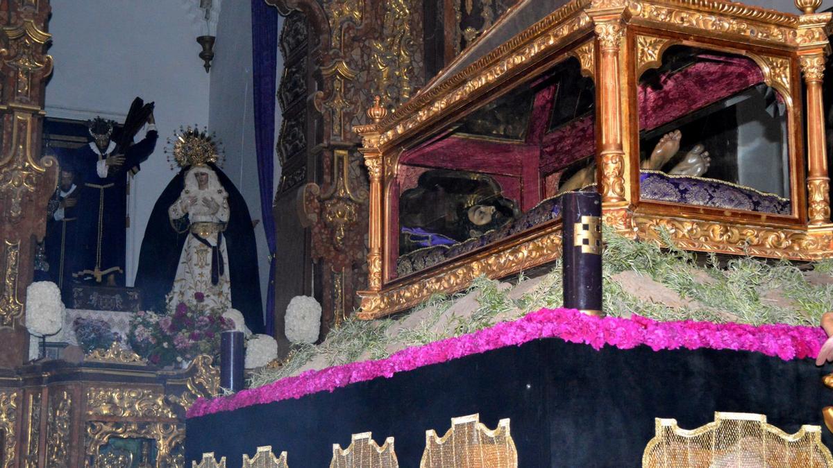 Imagen del Santo Entierro, cuya procesión tiene lugar el Sábado Santo, y que pertenece a la hermandad del Nazareno y la Virgen de la Soledad.