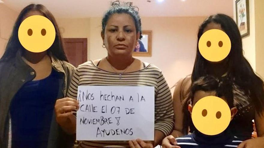 La madre amenazada de desalojo con sus tres hijos // PAH Vigo-Tui