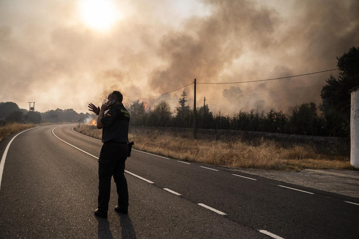 FOTOGALERÍA | Las imágenes del incendio de Arroyo de la Luz