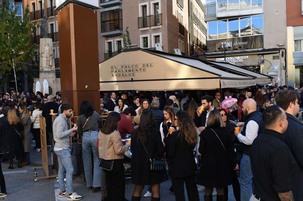Murcia se echa a las calles durante el tardeo de Nochebuena