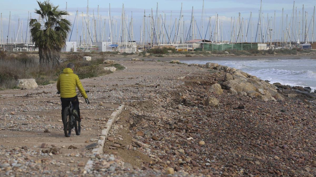 El temporal Harry asesta un zarpazo al Sendero Azul entre el Port de Sagunt y Canet