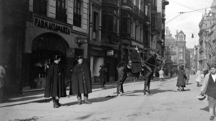 En imágenes: La historia de la Comandancia de la Guardia Civil de Gijón se presenta el próximo lunes en forma de libro