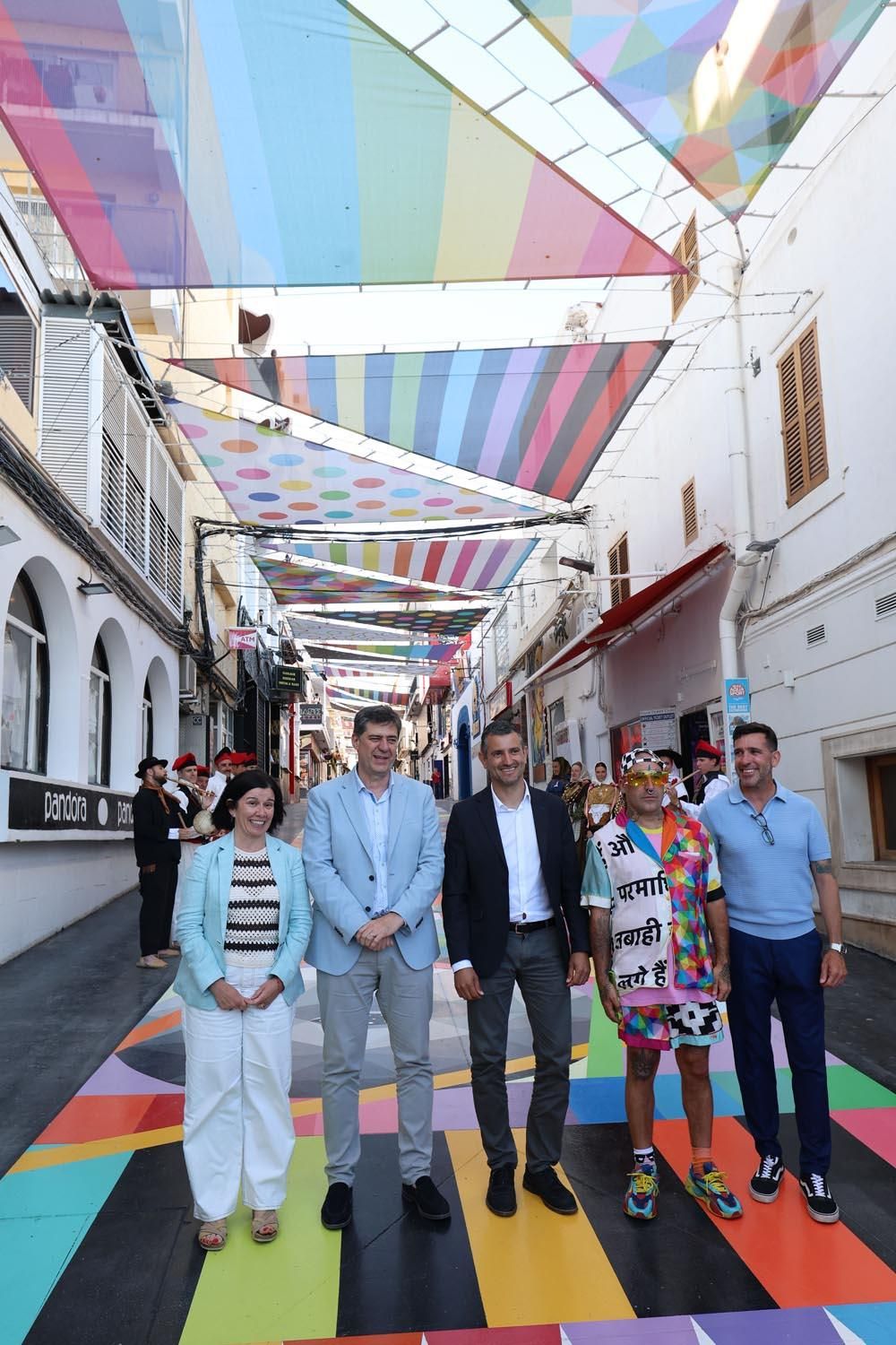 Galería: Todas las imágenes de la inauguración del mural de Okuda en Sant Antoni