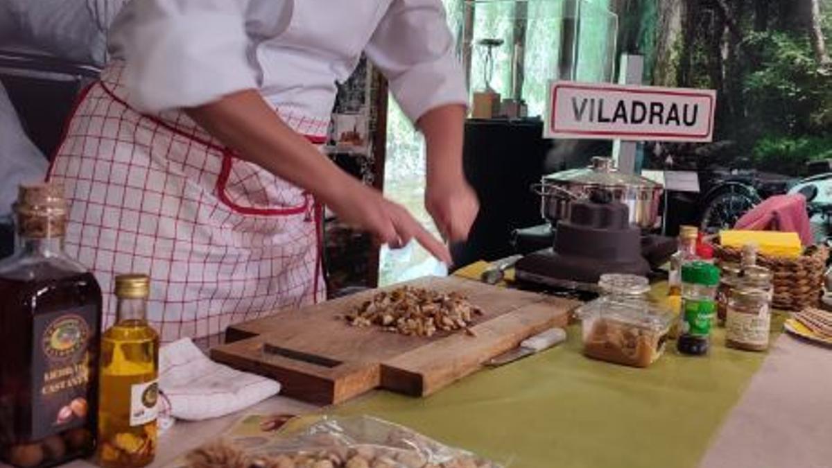 Un taller de castanyes durant la Fira de Viladrau, en una edició passada.