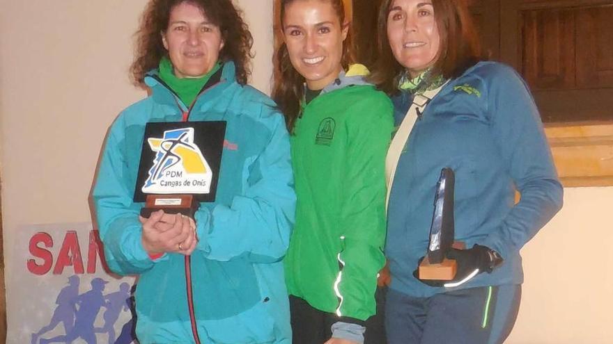 Montse del Coro, Tamara Bueres y Blanca Prada, las tres primeras en categoría absoluta femenina en Cangas de Onís.