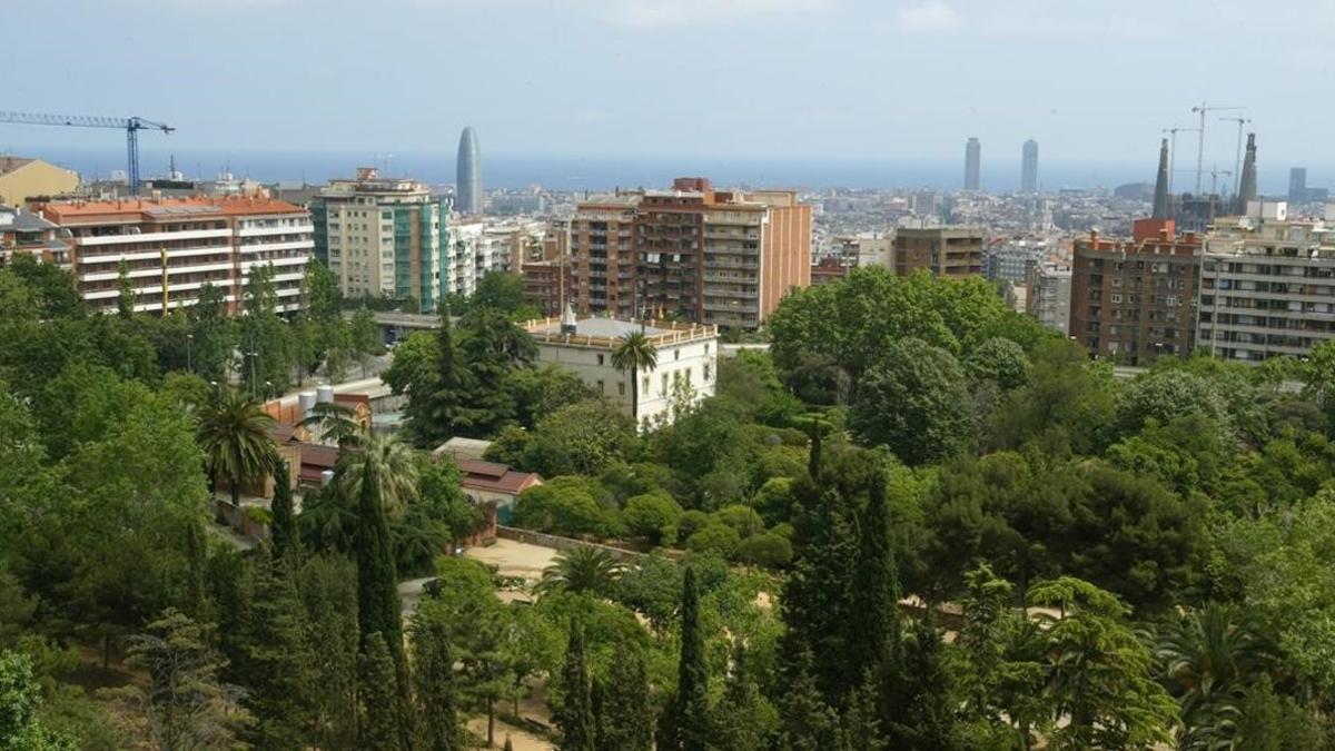 Vista del Parc de les Aigües desde una azotea del carrer Camèlies de BCN.