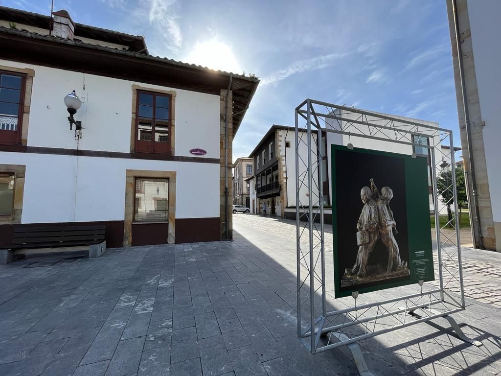 La sidra a través del arte: así es la exposición que toma las calles de Villaviciosa