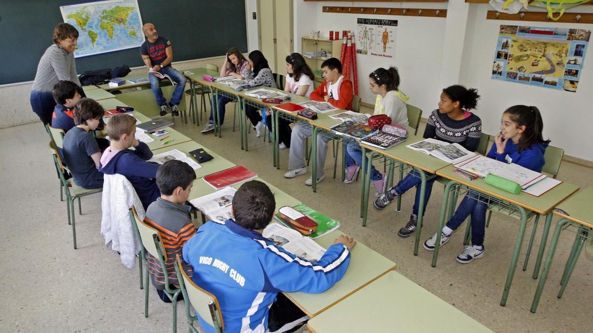 Alumnos durante una clase en el IES Os Rosais