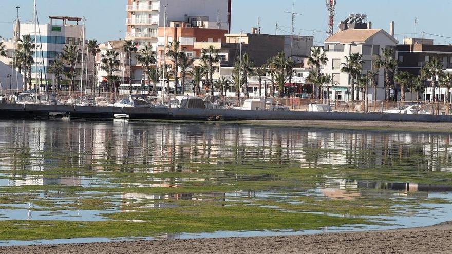 El Mar Menor, en la playa de Villananitos.