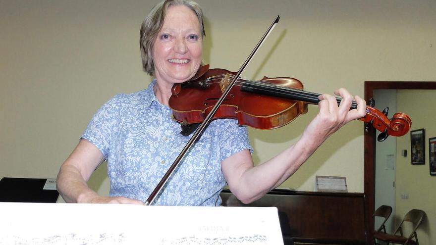 La violinista, a la seva aula del Casino Menestral.