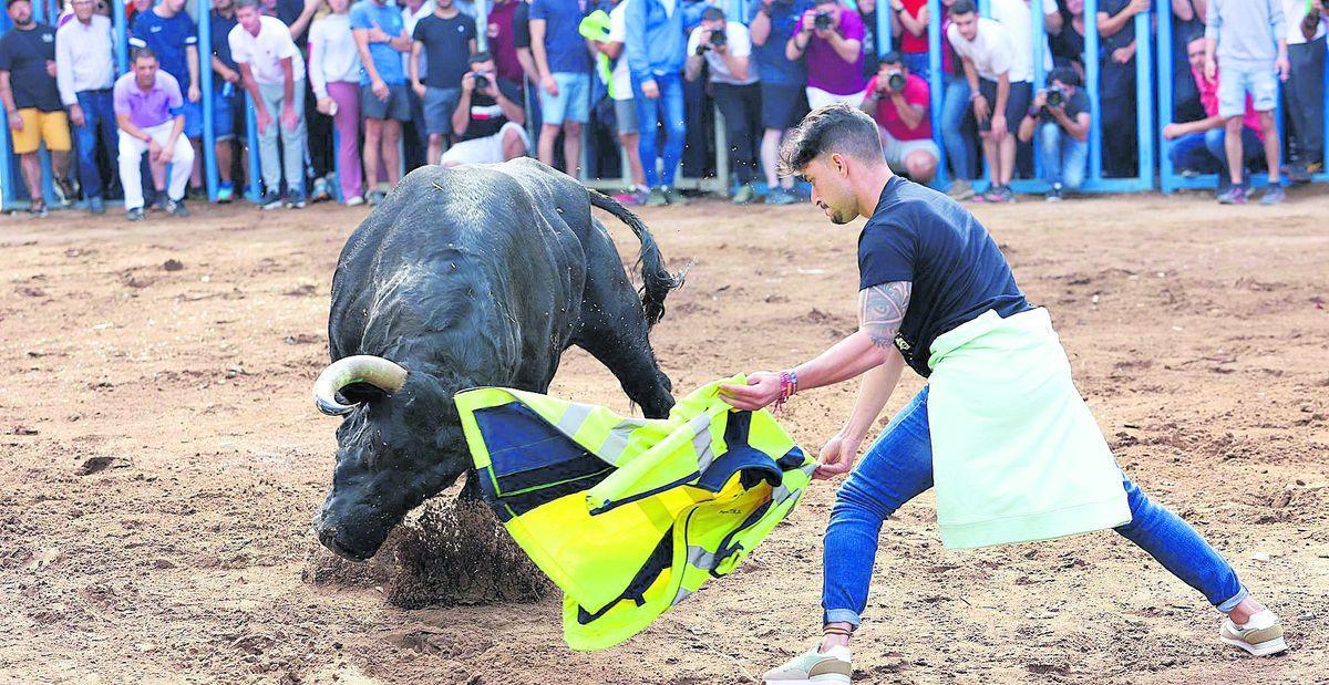 La colaboración y patrocinio de las peñas y collas es fundamental para que las fiestas patronales cuenten, año tras años, con una programación de gran nivel.