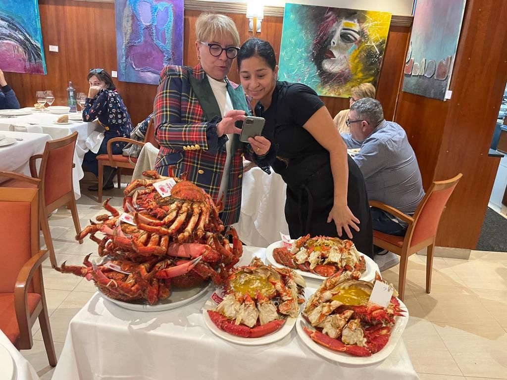 La presentación de las jornadas del centollo en el restaurante Solaina, de O Grove.