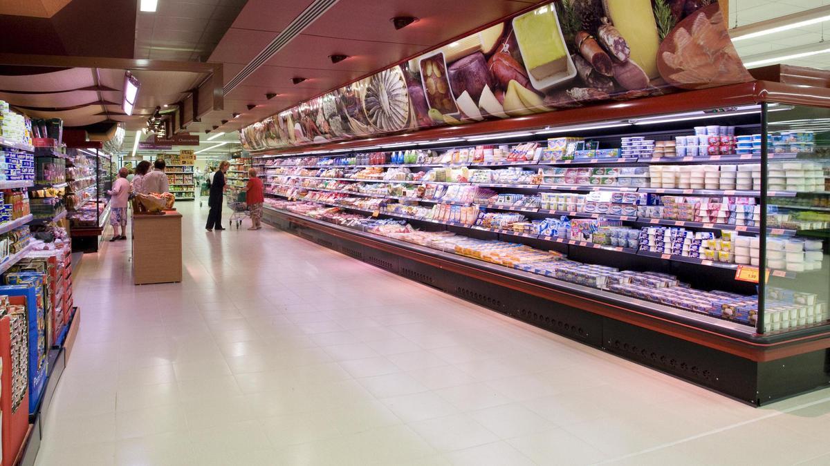 Interior de un supermercado.