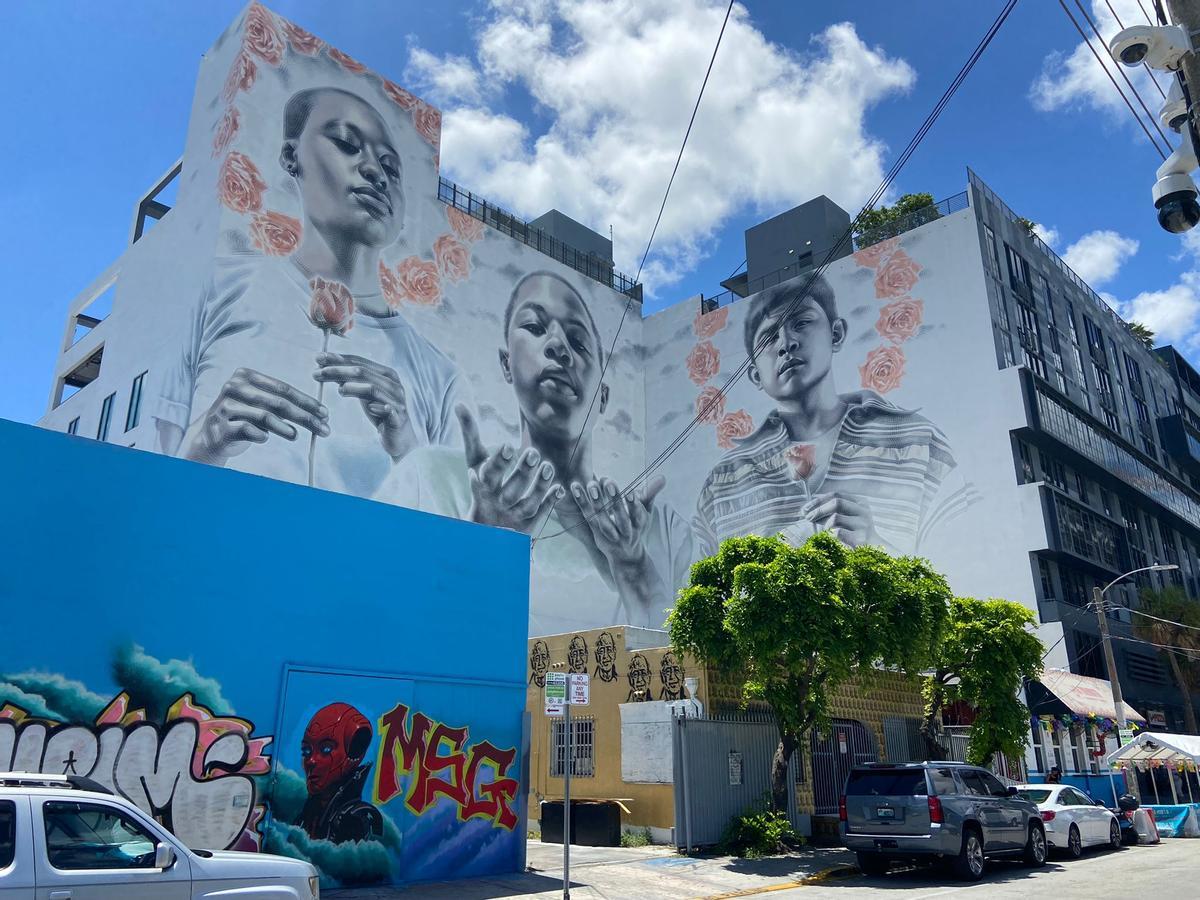 Los murales, que están por todo el barrio, empezaron a pintarse a principios de siglo