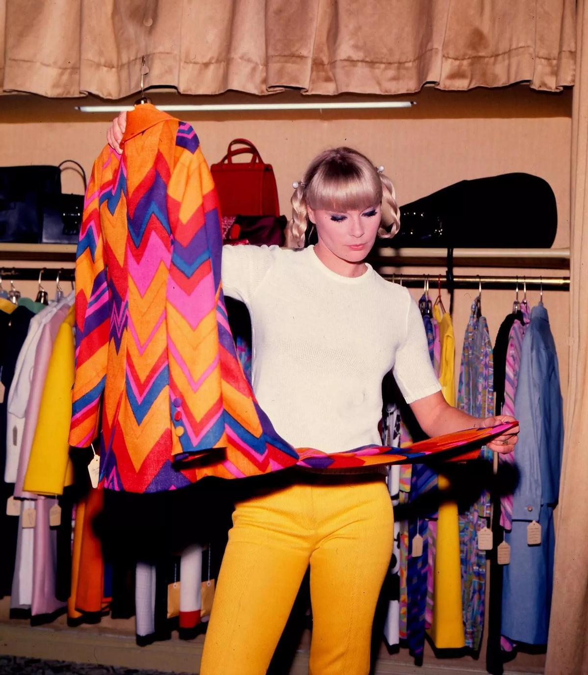 La actriz Elke Sommer en Boutique Bique, hacia 1967.