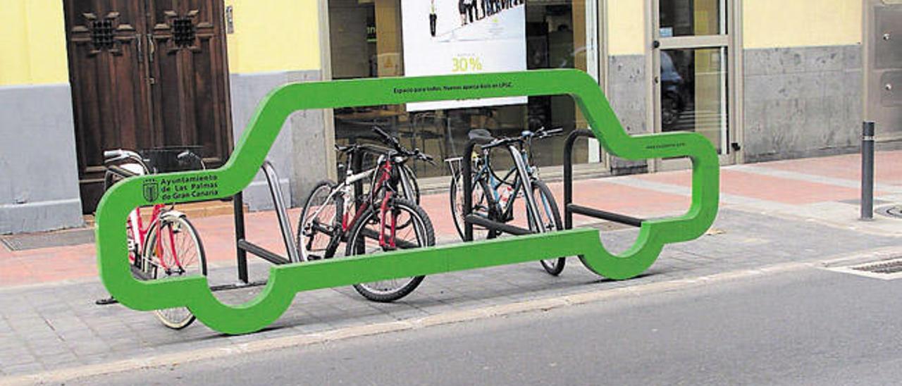 Estacionamiento para bicicletas en la calle Fernando Guanarteme.