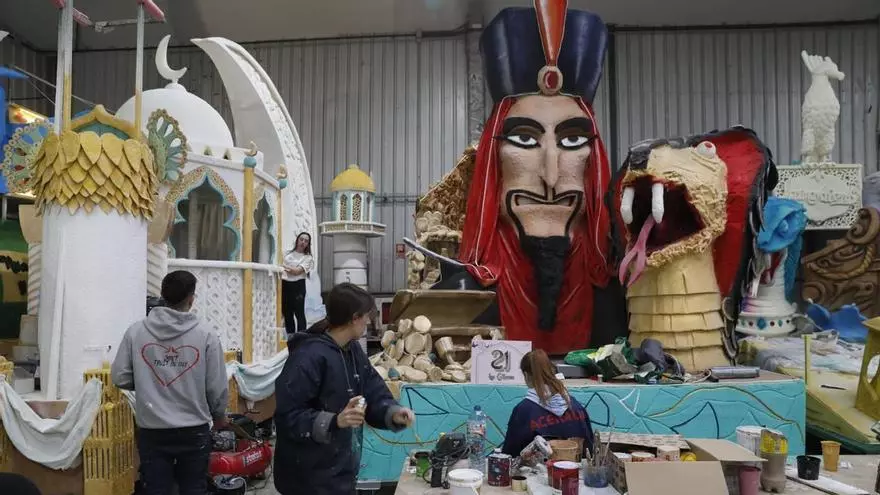 El jurado del Descenso de Galiana visita las naves del Antroxu