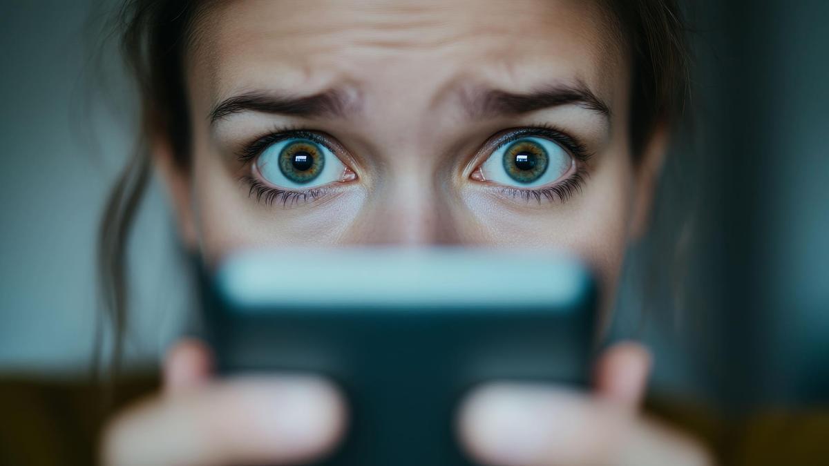 Grabar a tu jefe y que tu jefe te grabe: lo que es legal en el trabajo (y lo que no)