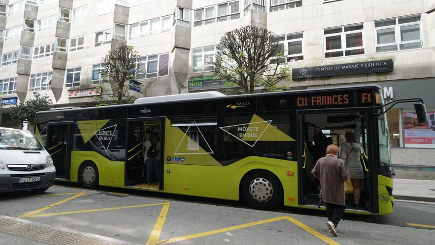 Á espera dun servizo de buses que elimine as trabas de accesibilidade