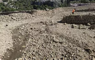 La falta de agua en el Gorg Blau expone más restos arqueológicos en Almallutx