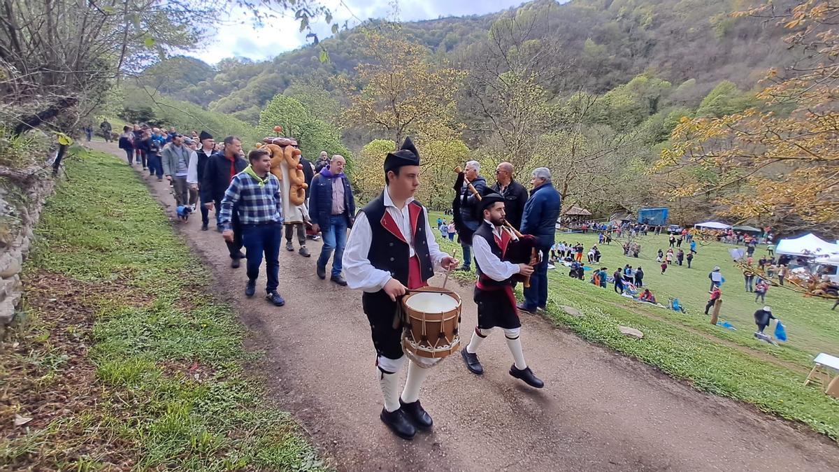 La llegada del ramu a la fiesta.