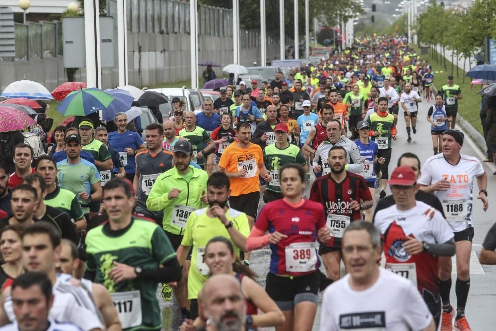 Multitudinaria media maratón en Gijón.